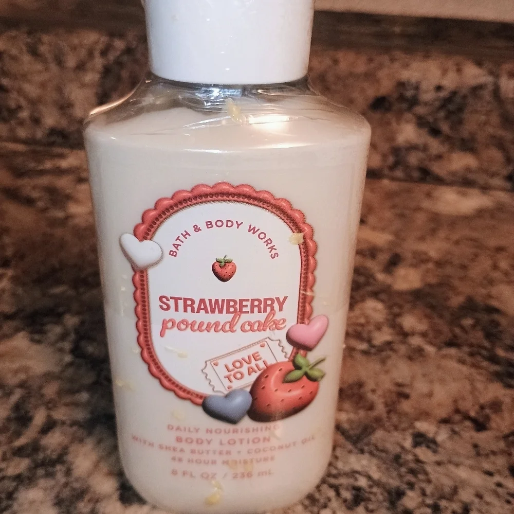 Strawberry Pound Cake Bath & Body Works Nourishing Lotion New